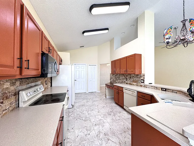 140 Moss Ln — Photo 9