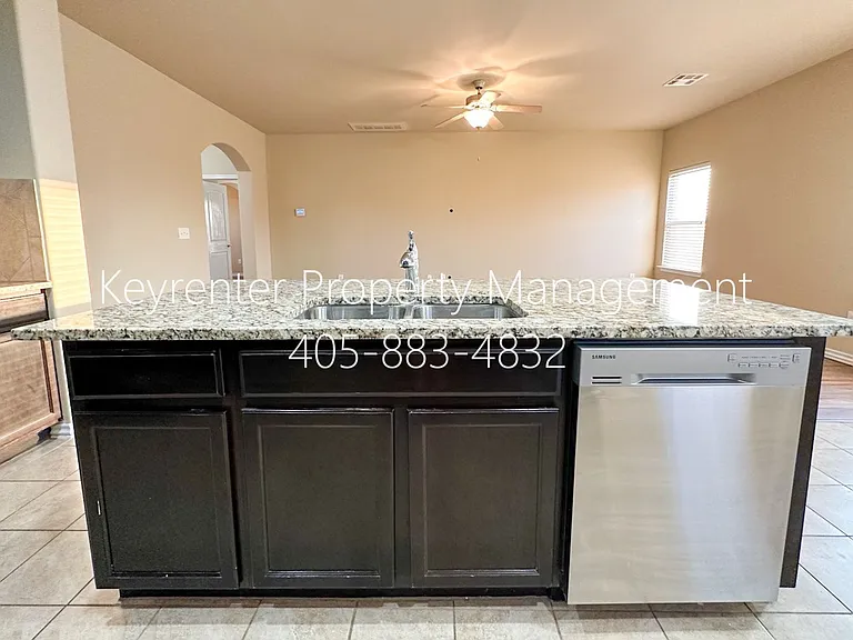 2409 Rosa Cir — Photo 14