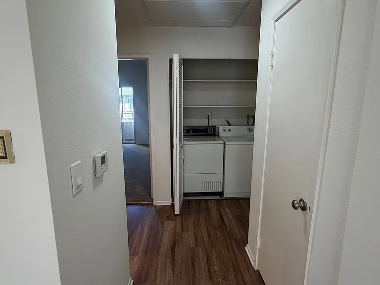 Farmdale Court Apartments — Photo 8