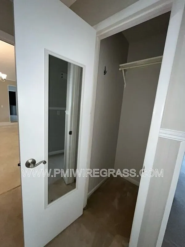 3 bed, 2.0 bath, 2000 sqft, $1,990 — Photo 4