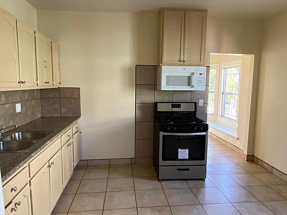 3rd image of 188 W 41st St #188