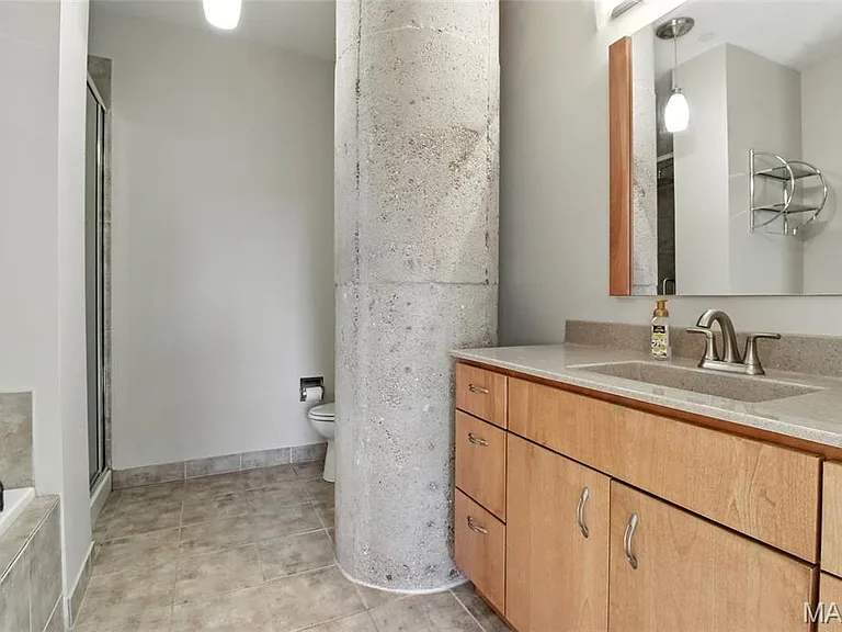 1627 Locust St #202 — Photo 26