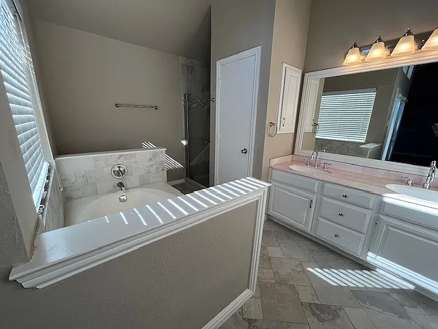 1320 Sheila Dr — Photo 2