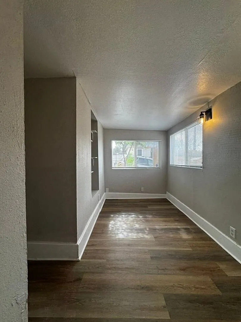Cozy 1 Bd With Office Lower-Level Unit In A Great Westside Location! — Photo 3