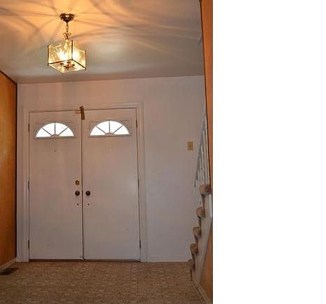 2nd image of 10048 Hilltop Dr