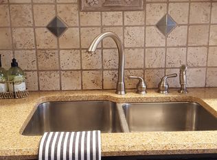 1290 N Lakewood Dr, Ridgeley, WV 26753