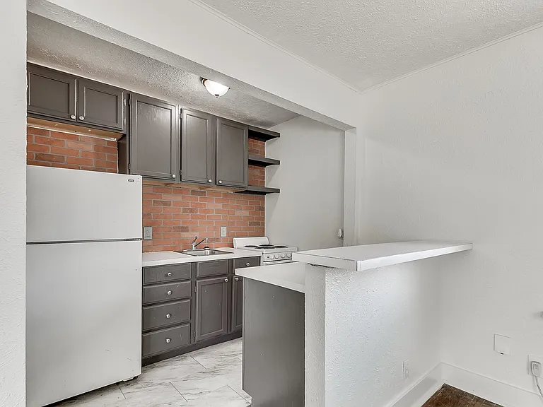 2111 N Linn Ave — Photo 15