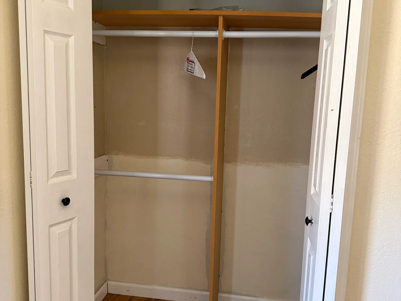 4 bed, 2500 sqft, $650 — Photo 2