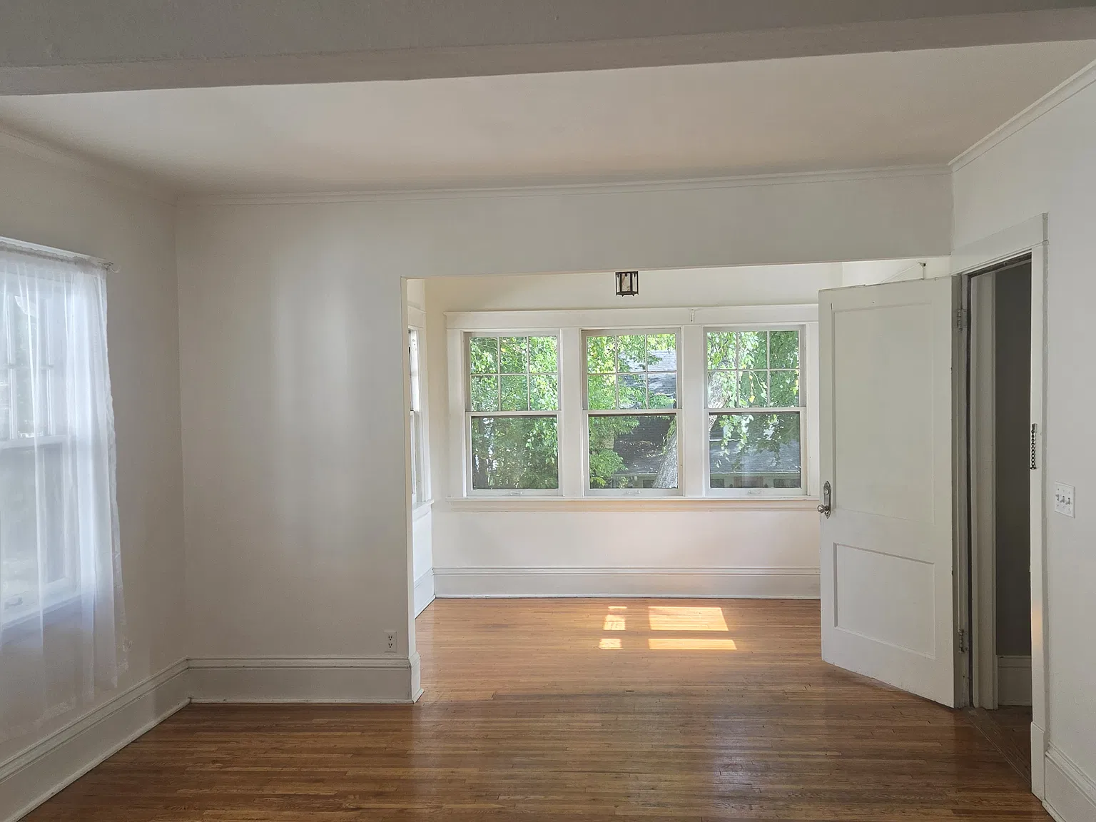 2 bed, 1250 sqft, $1,800 — Photo 3