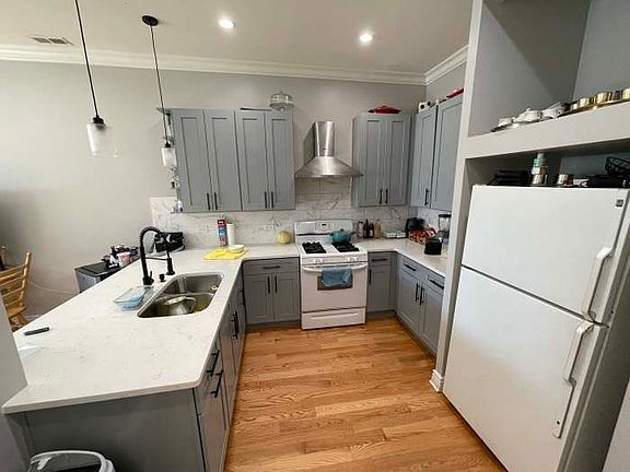 2nd image of 4829 S Justine St #1
