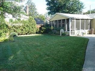 1807 149th St, Whitestone, NY 11357