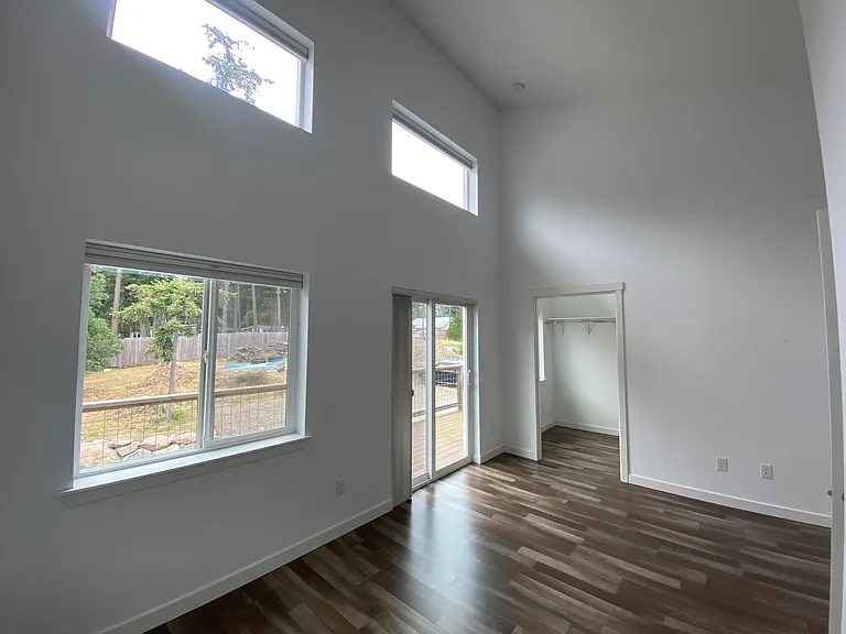 607 Finnegan Way — Photo 5