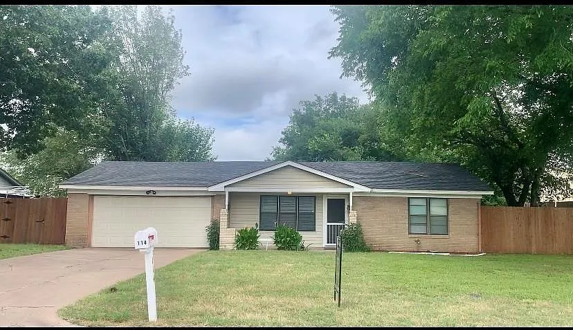 3 bed, 1175 sqft, $2,050 — Photo 1