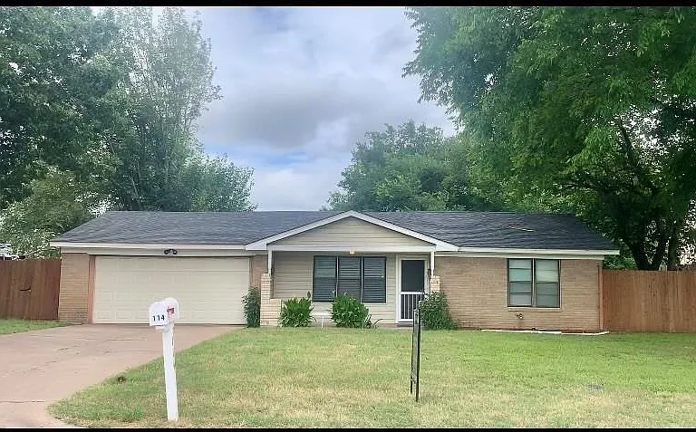 114 Barbara Way — Photo 1