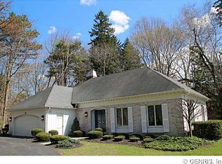 2 Old Landmark Dr, Rochester, NY 14618