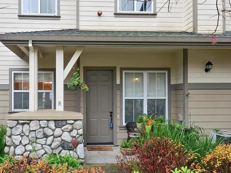 Flora Ln — Photo 1