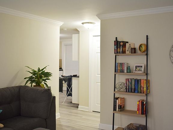 3rd image of 837 W Cornelia Ave #837.5-3N