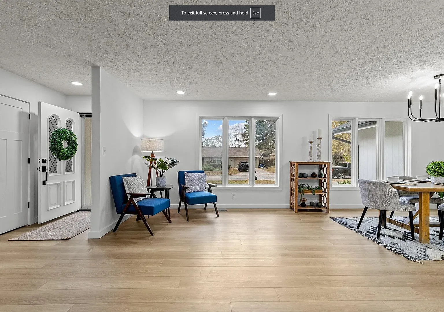 Welcome to your dream home! 4 bedroom 3 bathroom — Photo 2