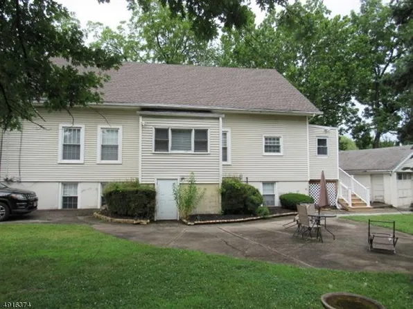 26 Reynolds Ave, Whippany, NJ 07981