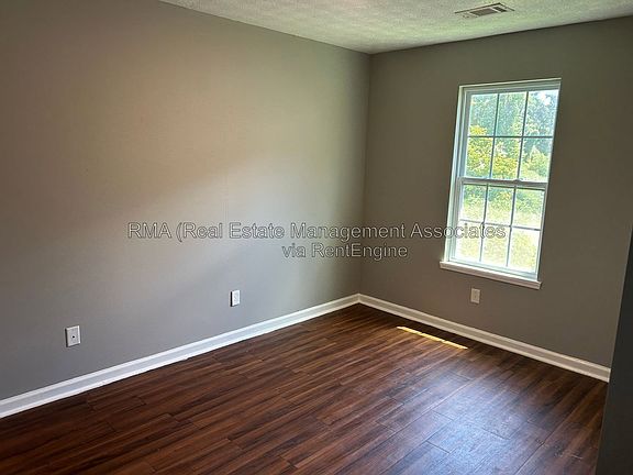 4th image of 836 Lane St