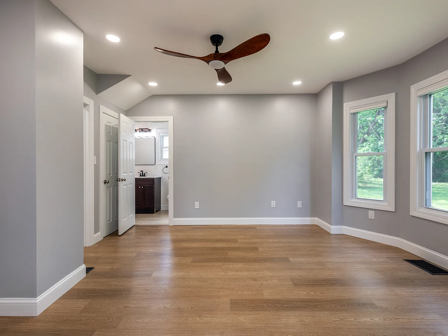 Studio, 873 sqft, $2,000 — Photo 4