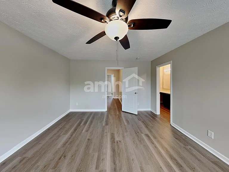 1127 Fiesta Dr — Photo 8