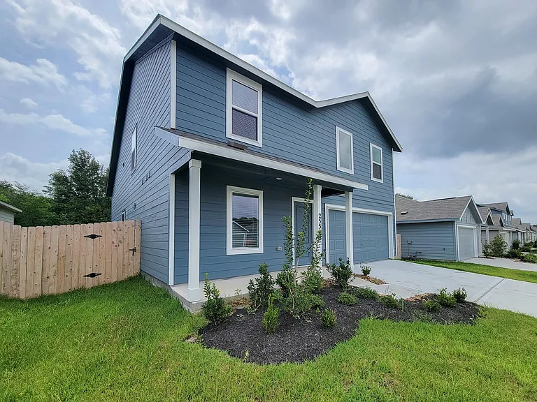 25588 Rose Creek Dr — Photo 2