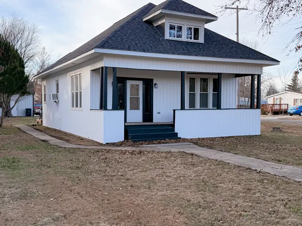 311 Dewolf St, Odin, IL 62870