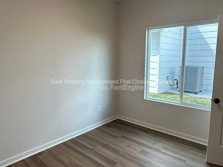 138 N Gowen St — Photo 28