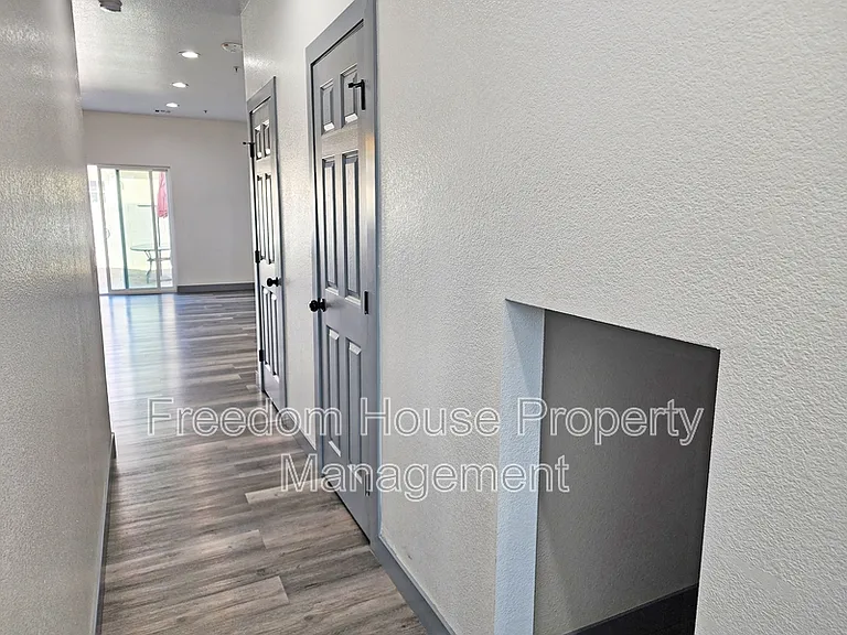 384 Erin St — Photo 6