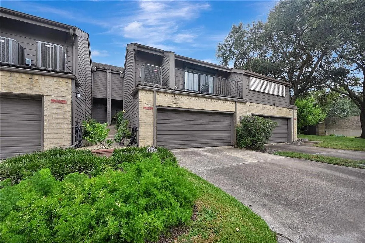2 bed, 2.0 bath, 2189 sqft, $2,600 — Photo 1
