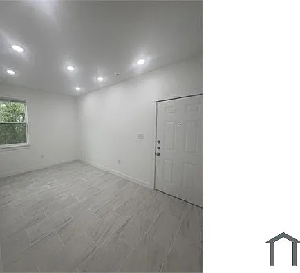 8503 S Flores St — Photo 9