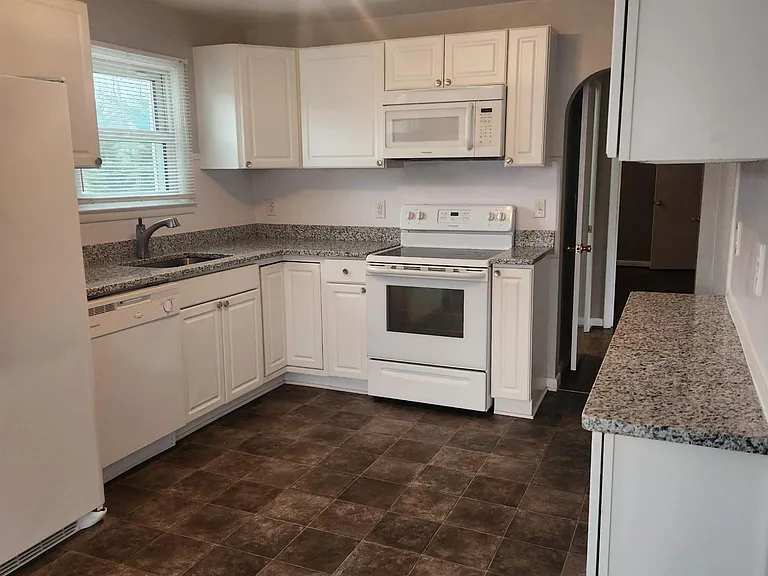 11837 Robinwood Dr — Photo 4