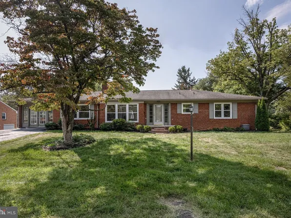 620 Ashby Dr, Waynesboro, VA 22980