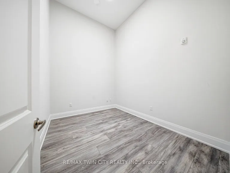 11 Queen St #303 — Photo 6