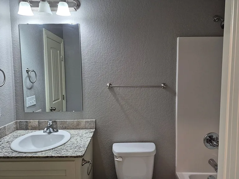 9002 Chanel Pl — Photo 4