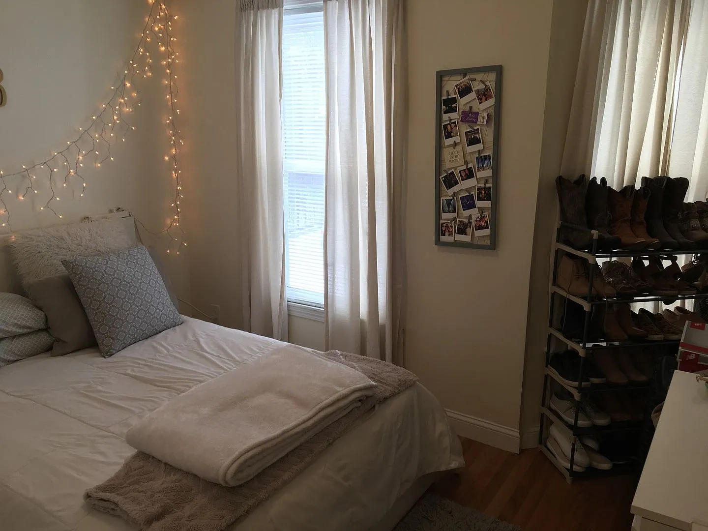 Nicely updated 3 bed with in-unit laundry in Brookline Village! — Photo 2