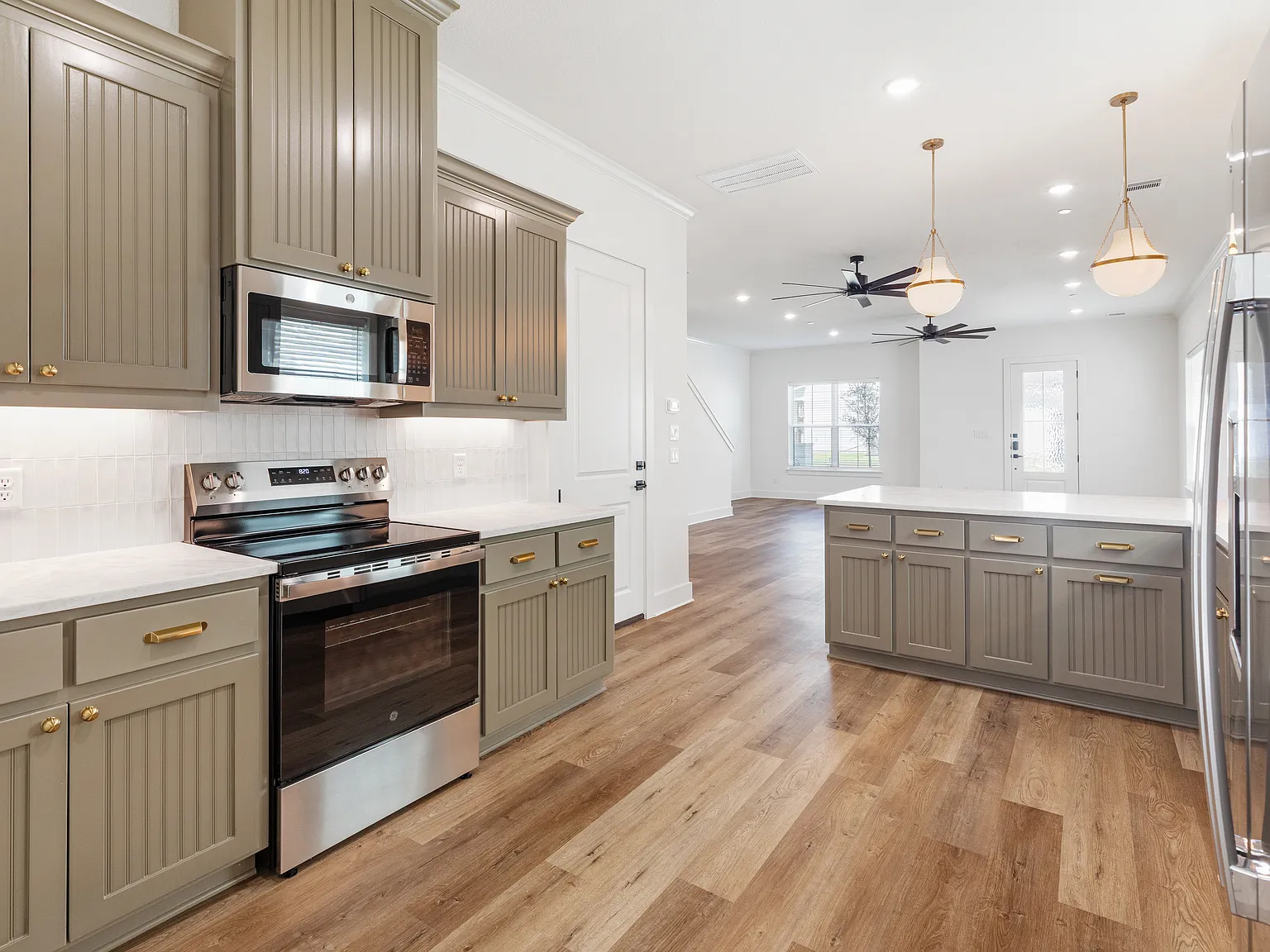 5 bed, 5.5 bath, 2800 sqft, $6,500 — Photo 4