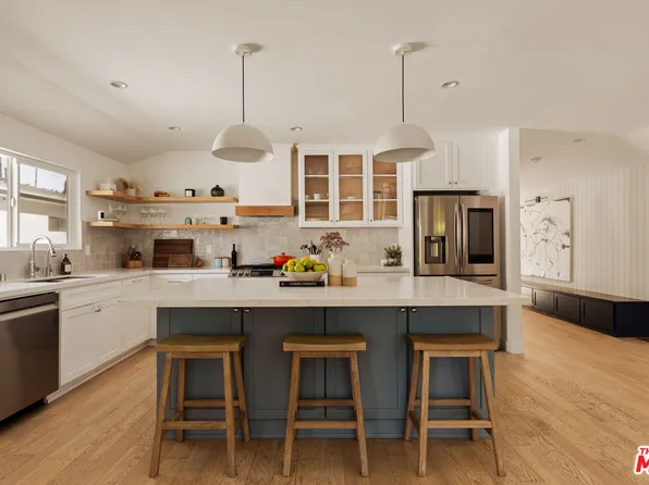 6448 Peach Ave, Van Nuys, CA 91406