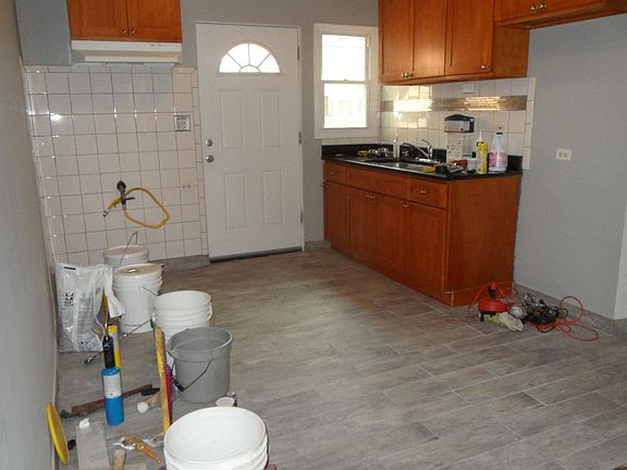 4th image of 1621 W Greenleaf Ave
