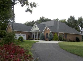 135 Baywoods Hts, Galax, VA 24333