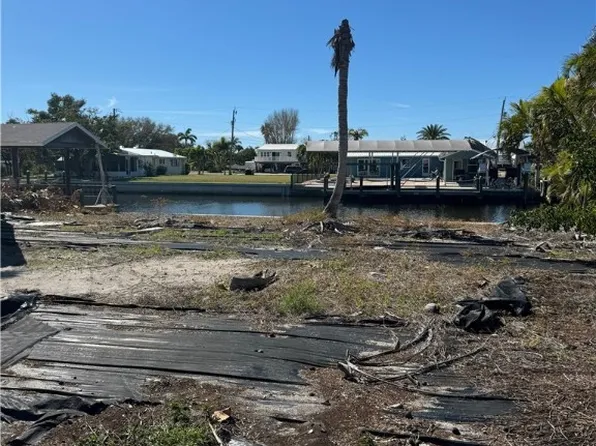 2359 Sycamore St, Saint James City, FL 33956