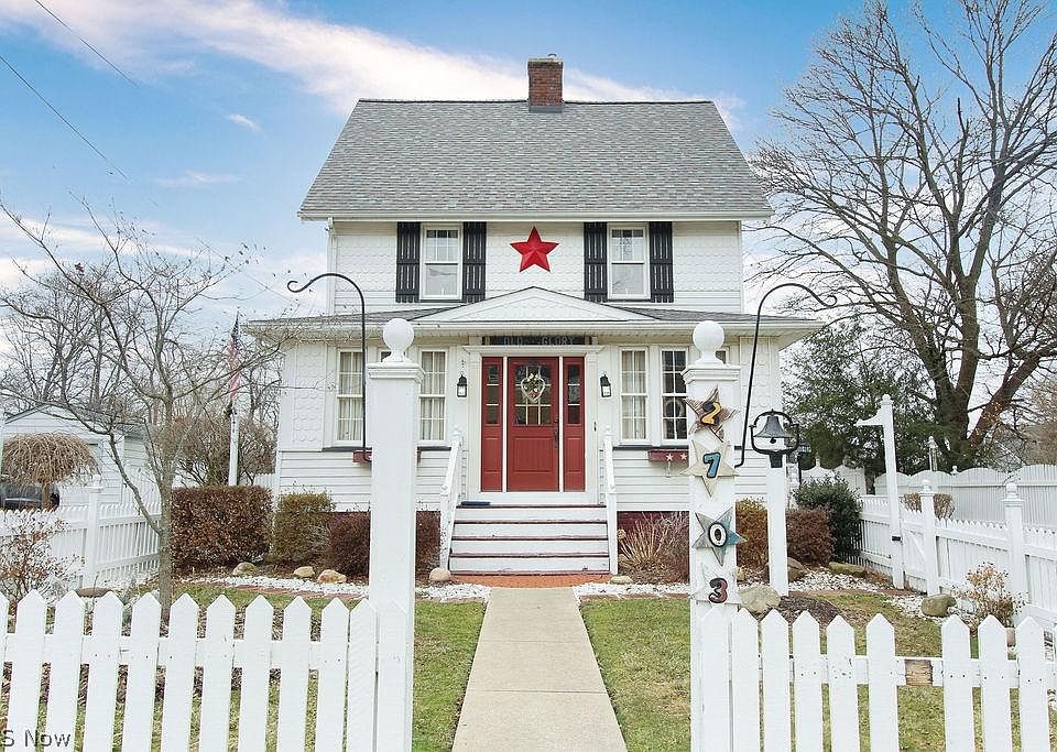 1st image of 2703 Paxton Ave