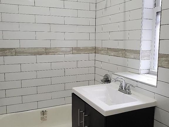 4th image of 427 W 51st St #E6