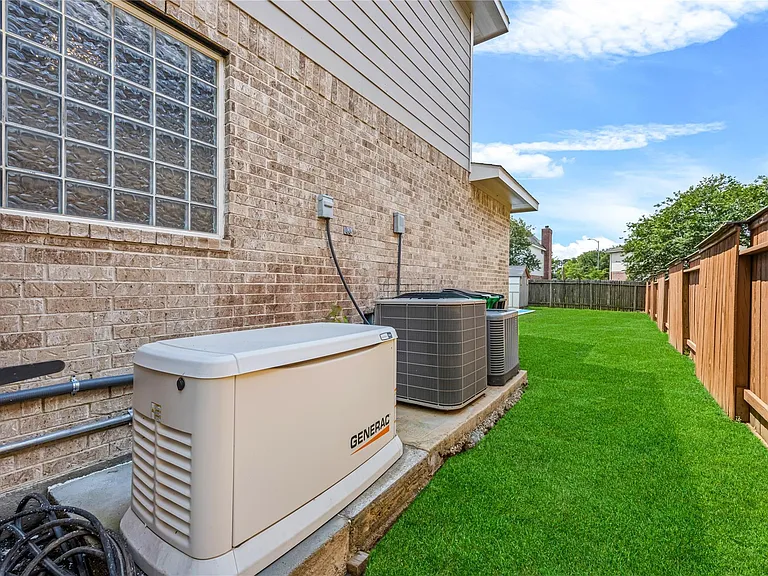8127 Edenwood Dr — Photo 45