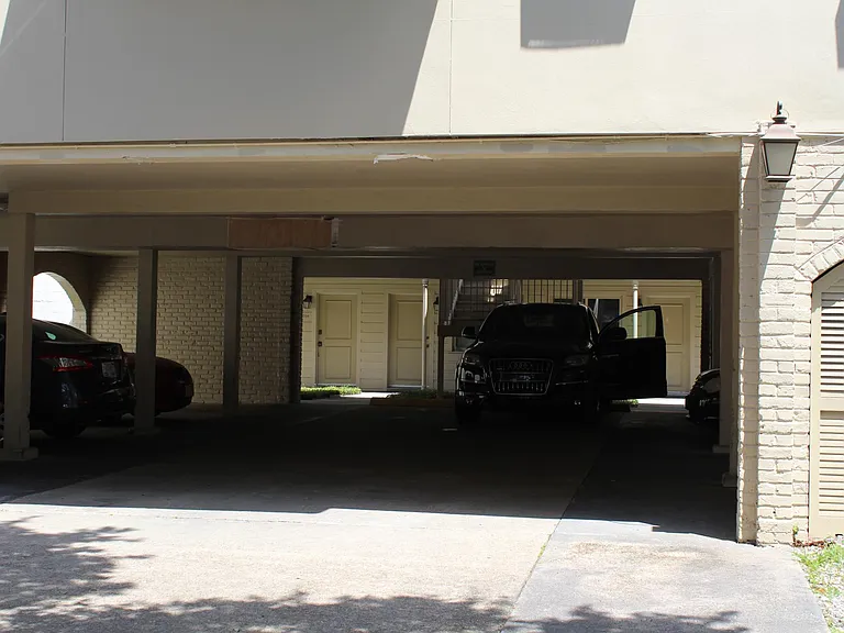 2833 Magazine St #206 — Photo 8