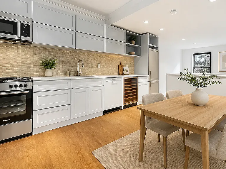 421 W 21st St #1C — Photo 3