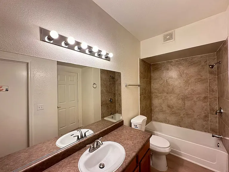 9620 W Russell Rd #1130 — Photo 6