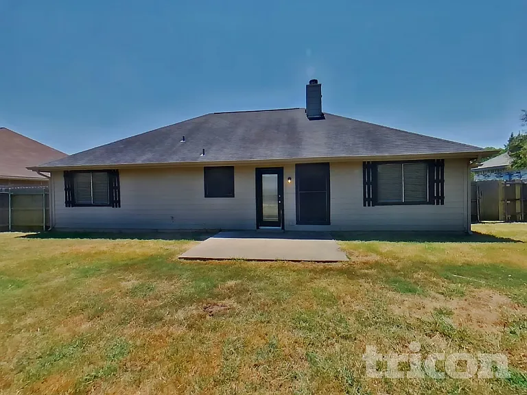 409 Roan Ln — Photo 17