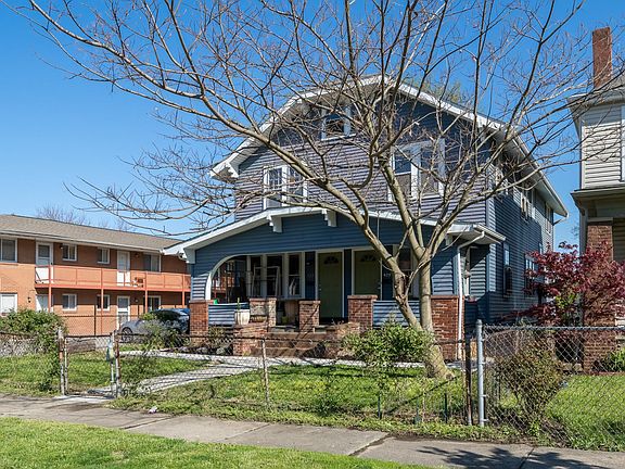 3rd image of 922 W Rich St